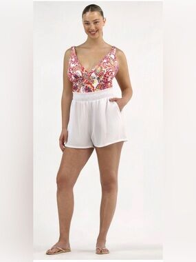 Time and Tru women’s pull on shimmery woven coverup shorts; size: 3X
